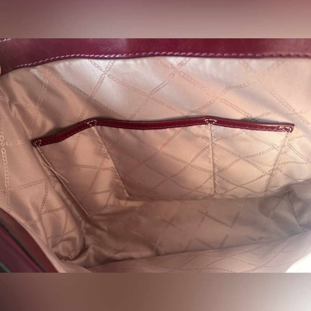 New 💖 Michael Kors Dark Berry Tote 🩷 - Picture 9 of 10